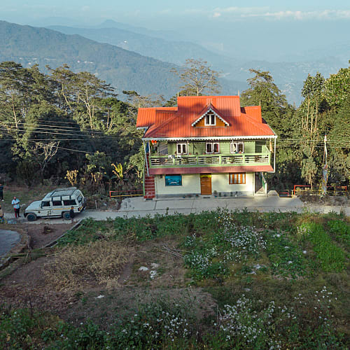 STN150 Serene Kanchanjungha view home in Upper Sittong