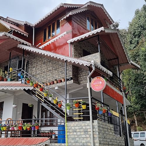 KUR348 Small Hilltop Homestay in Kurseong with Valley View