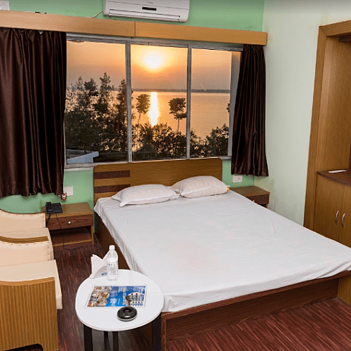 Rajhans Hotel & Resort