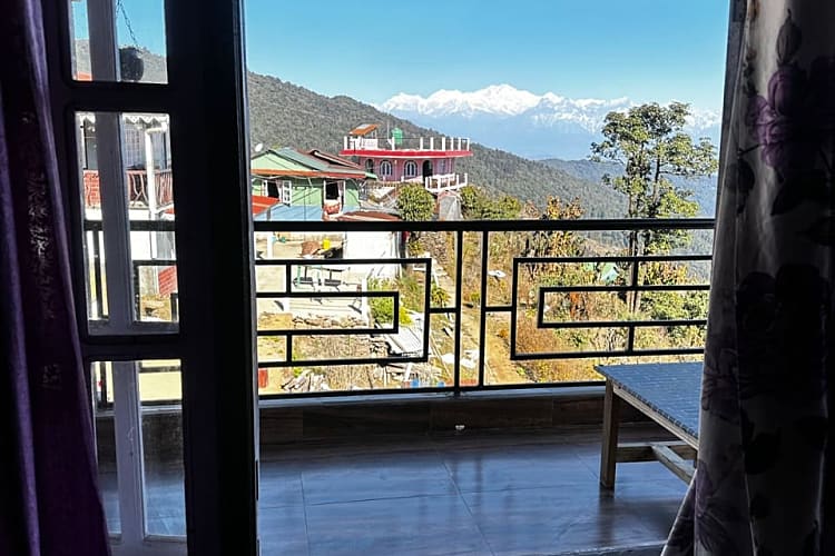 Beatiful Homestay Book A beautiful Homestay with airy rooms, Chatakpur